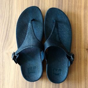 Womens FitFlop wedge black flip flop sandals, WORN ONCE, size 9.